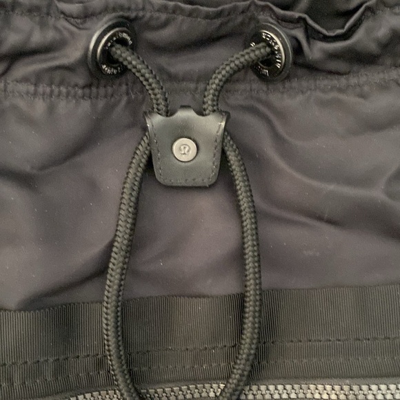 LULULEMON Travelling Yogini Rucksack Large Black Backpack main image 10